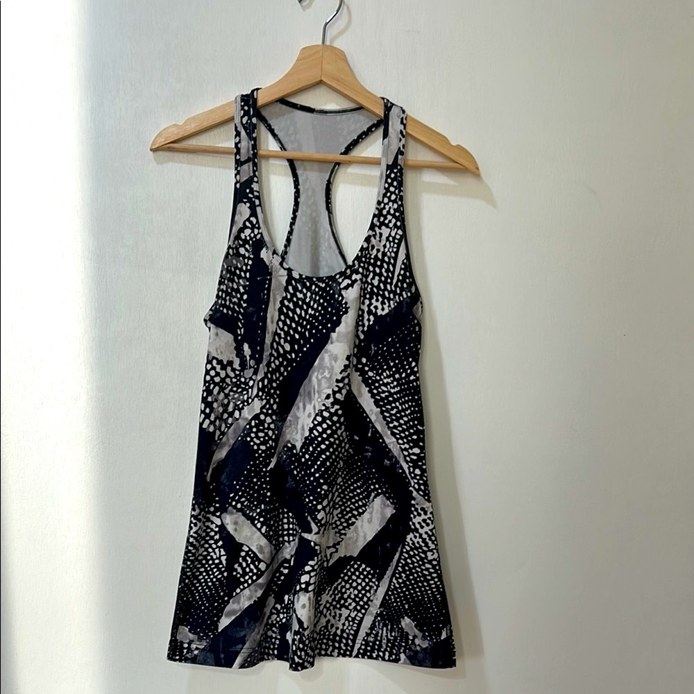 LULULEMON  WOMENS ACTIVEWEAR TANK TOP STYLISH BLACK WHITE Sz MD o LG